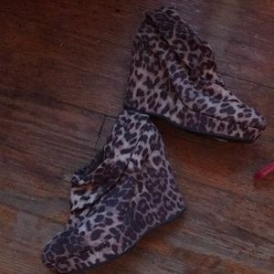 Leopard platform heels